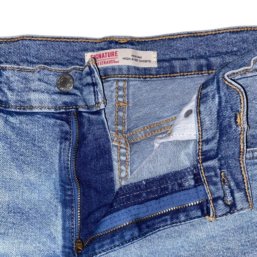 Signature by Levi Strauss Heritage High Rise Denim Shorts Light Wash Raw Hem 6 - Picture 9 of 9